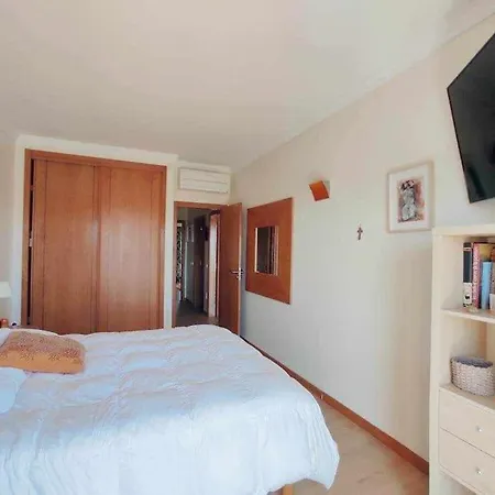 Less Than 2 Km From The - T3 Townhouse Гия