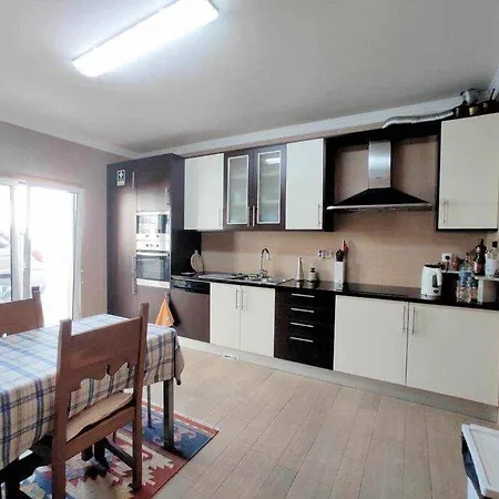 Апартаменты Less Than 2 Km From The - T3 Townhouse *