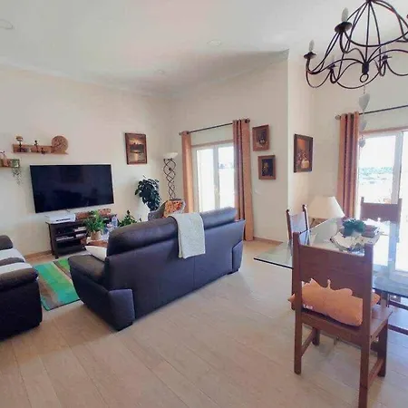 Less Than 2 Km From The - T3 Townhouse * Guia (Faro)