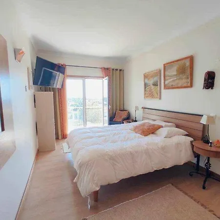 Less Than 2 Km From The - T3 Townhouse *